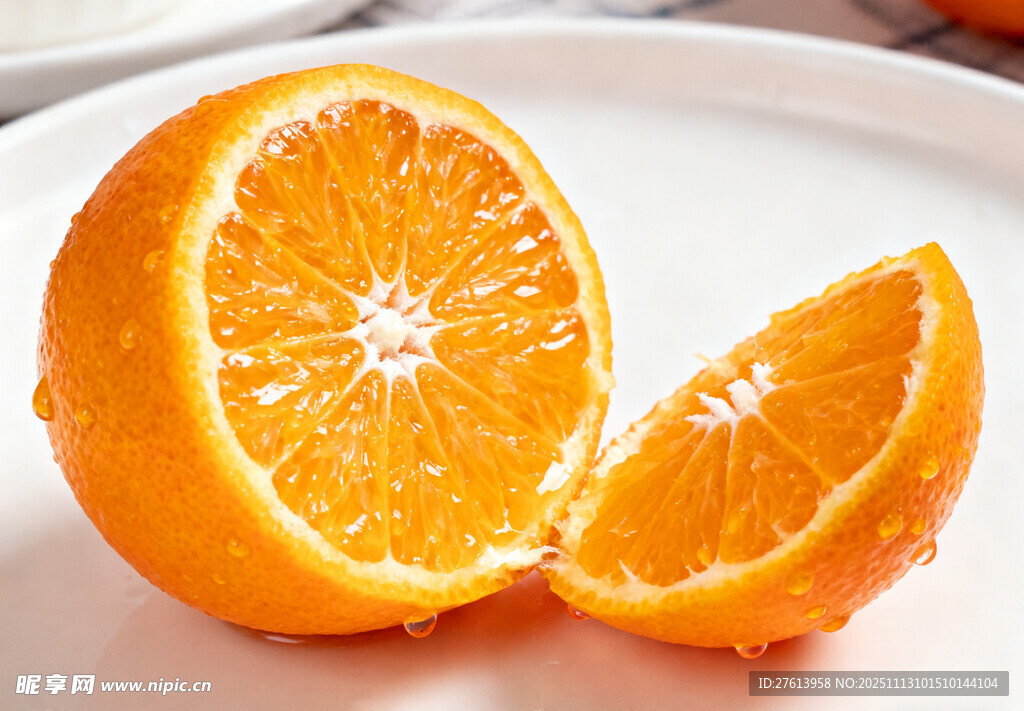 切开的橙子