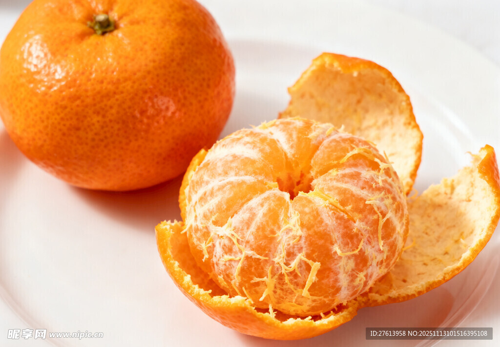 剥开的桔子
