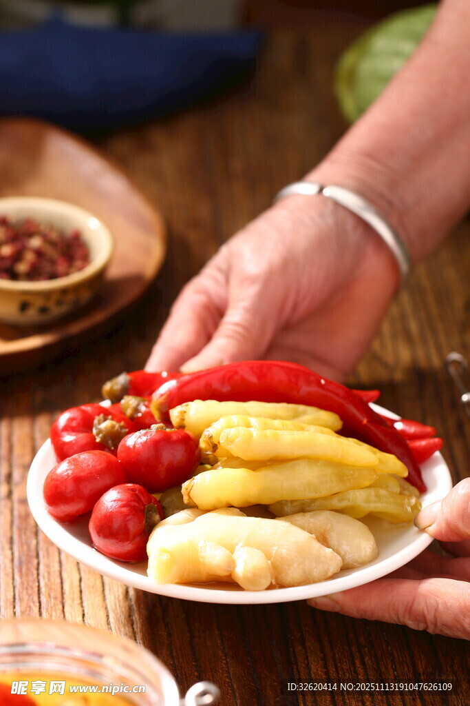 腌制姜块 腌辣椒 