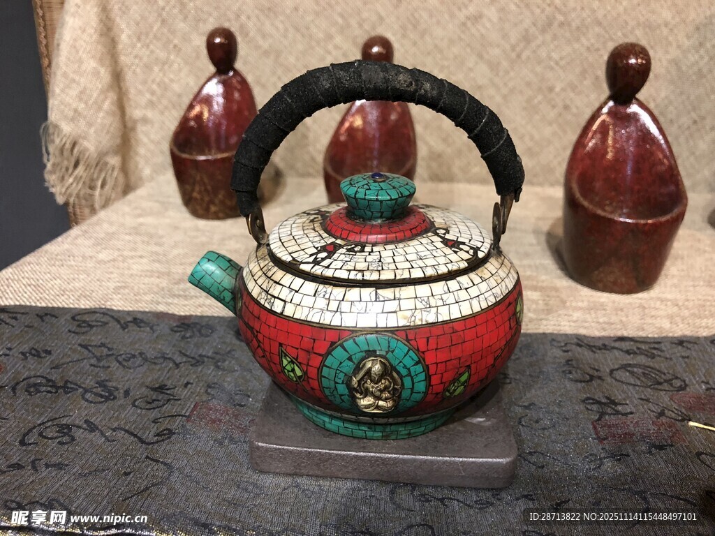 传统工艺多彩茶壶摆件