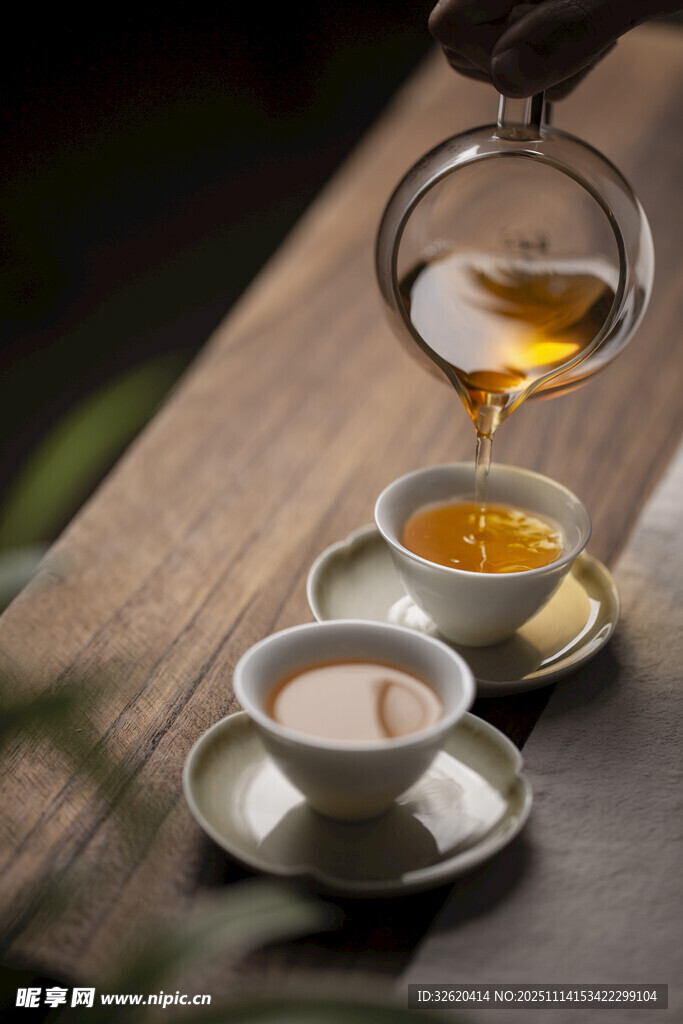 倒茶 茶汤