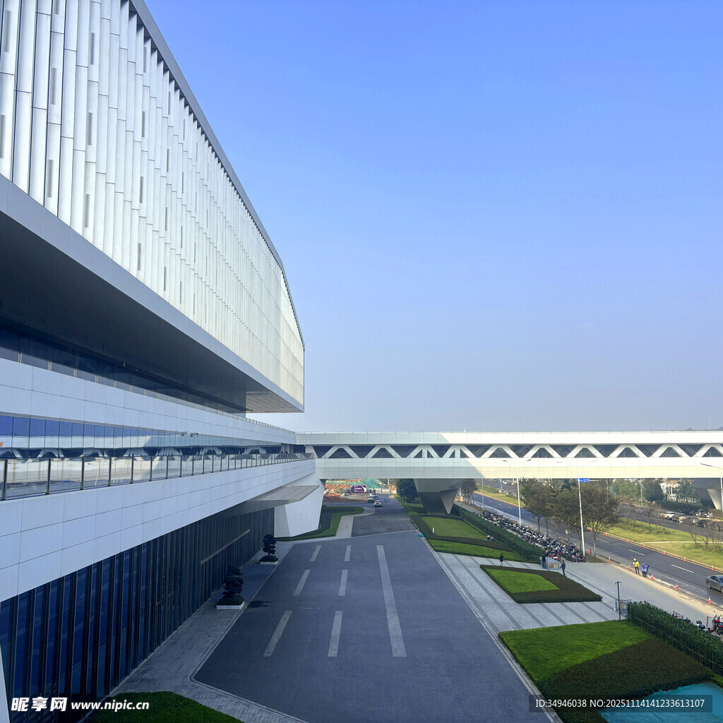 现代风格大型建筑外观