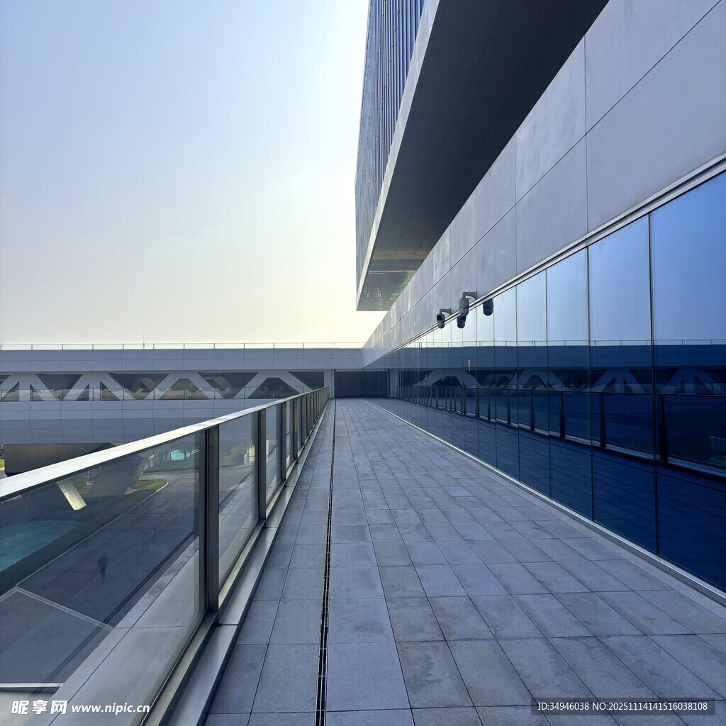 现代建筑露天观景平台