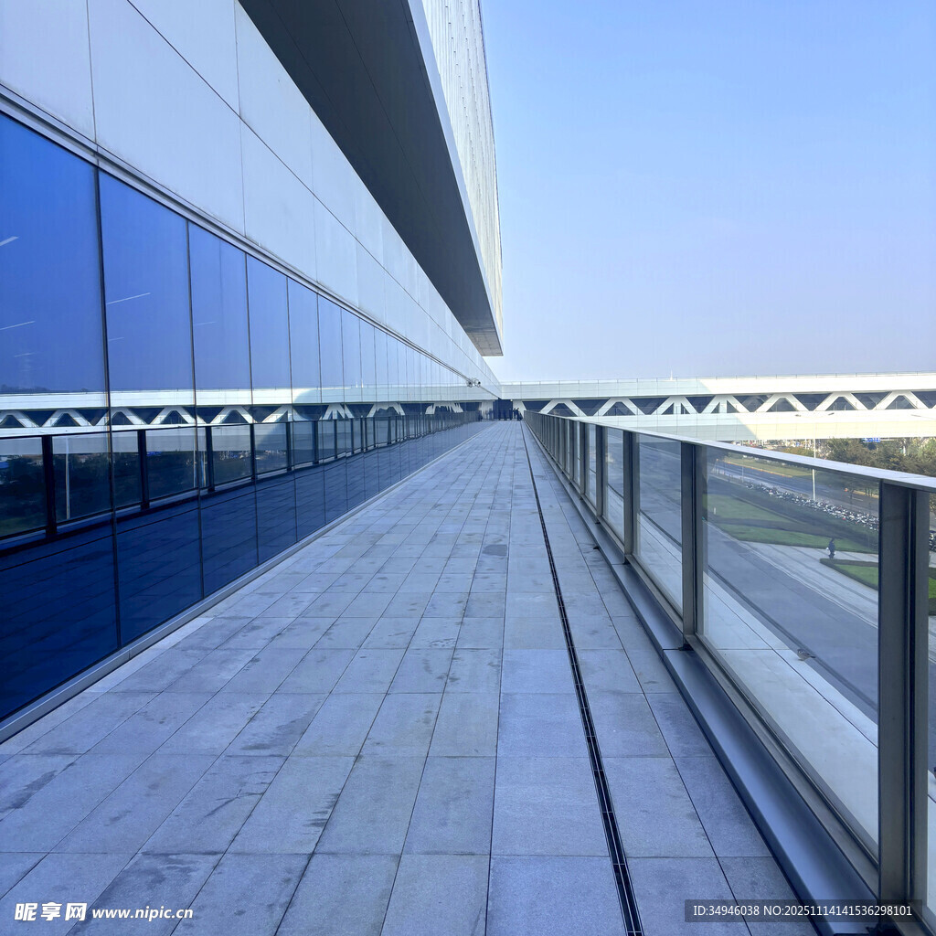 现代建筑露天观景平台