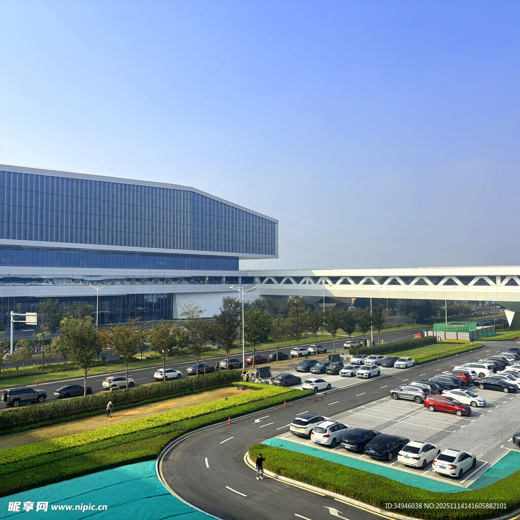 现代化园区停车场及建筑景观