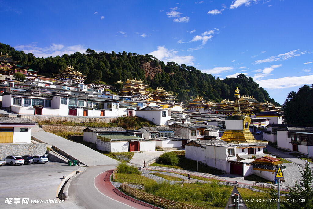 甘肃郎木寺全景