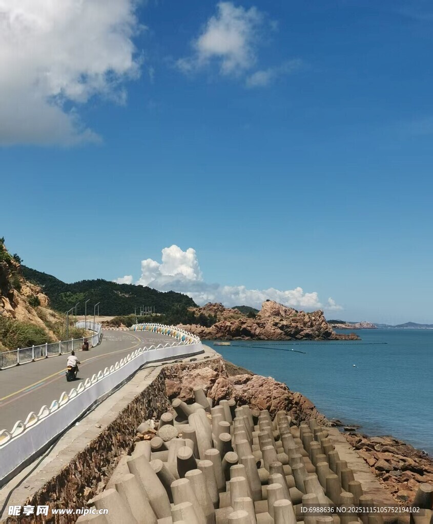 沿海公路旁的美丽海景