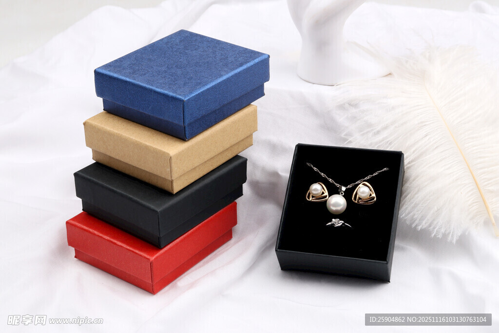 精美首饰盒与珠宝展示