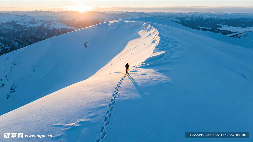雪岭徒步者的壮丽征程