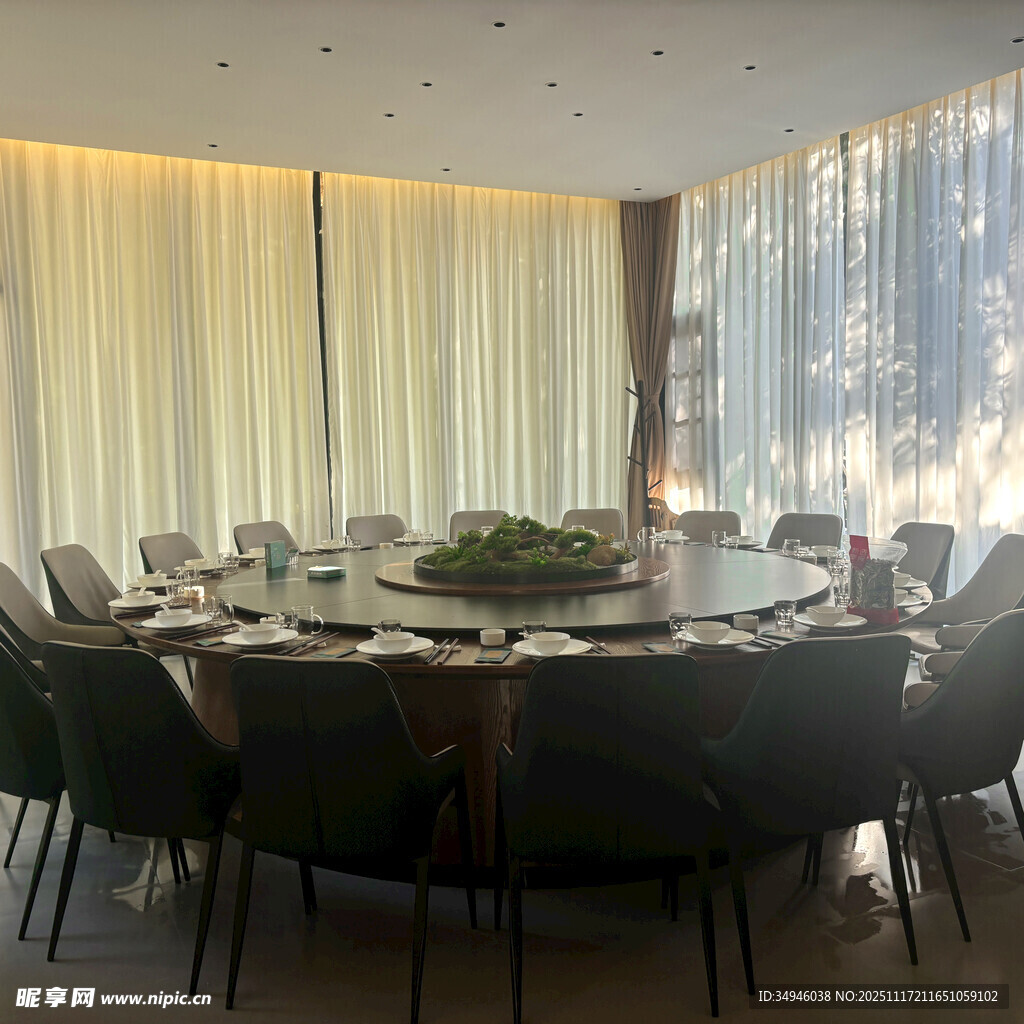 豪华圆桌餐厅室内优雅场景