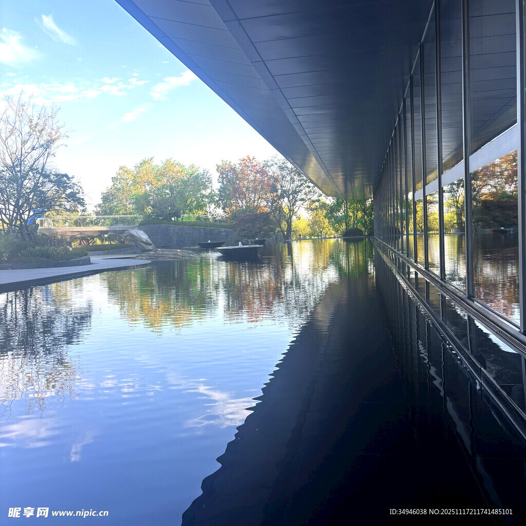 水边建筑倒影景观
