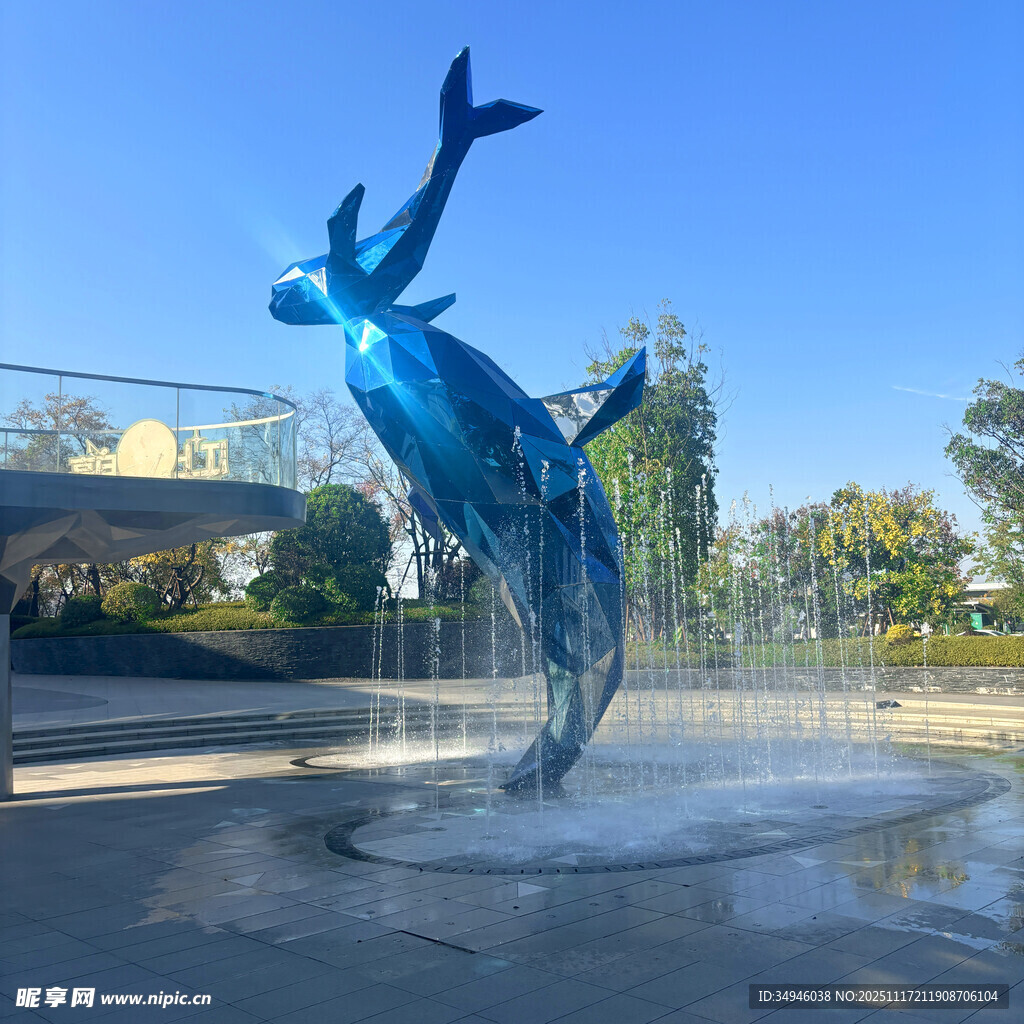 蓝色海豚喷泉雕塑