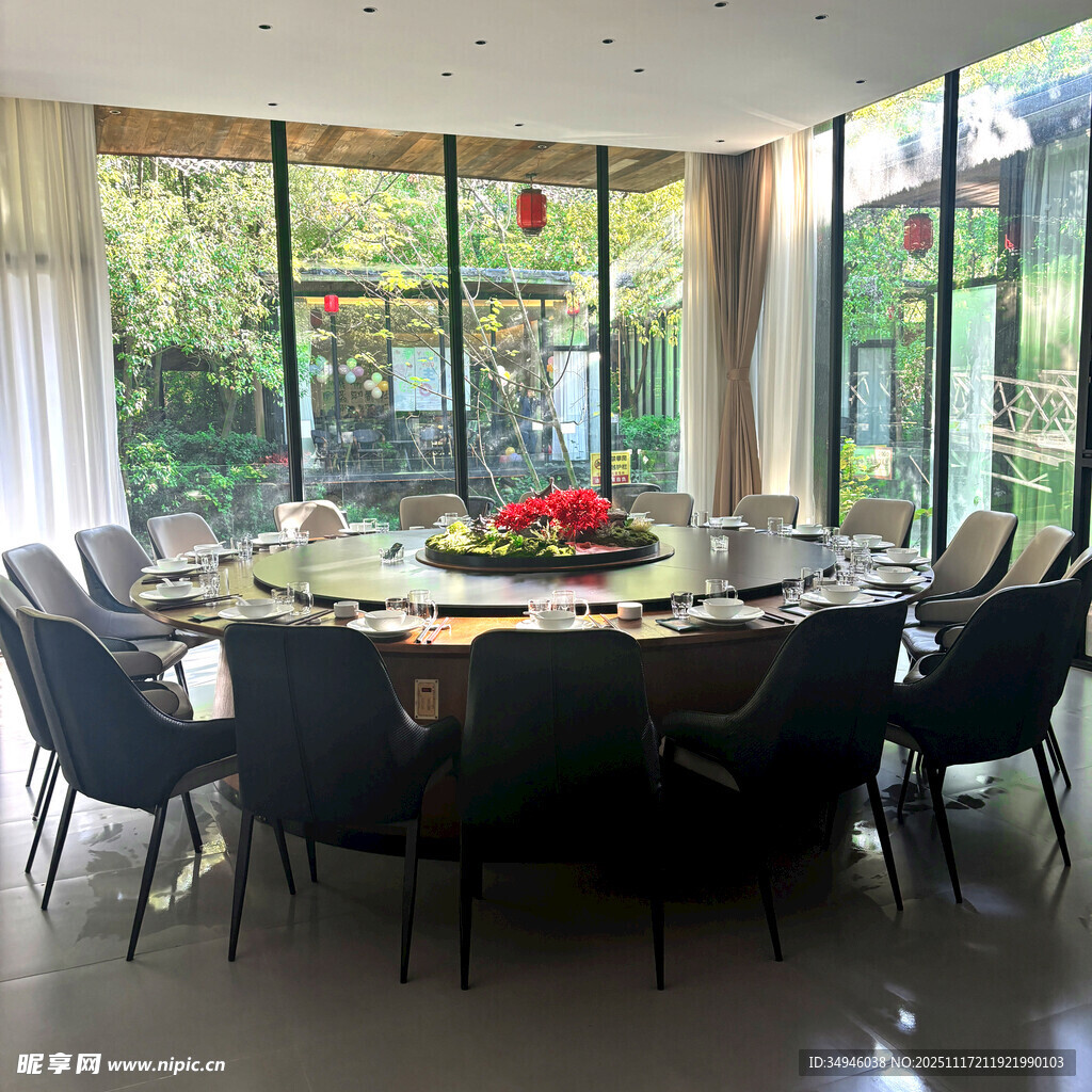 豪华圆桌餐厅室内景致