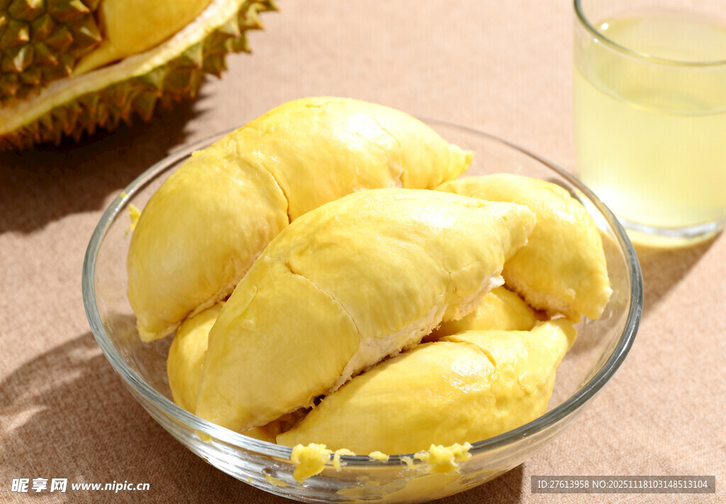 碗中的榴莲果肉