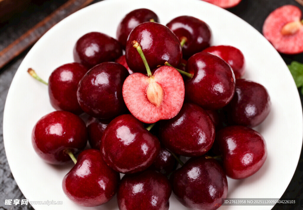 一盘大樱桃