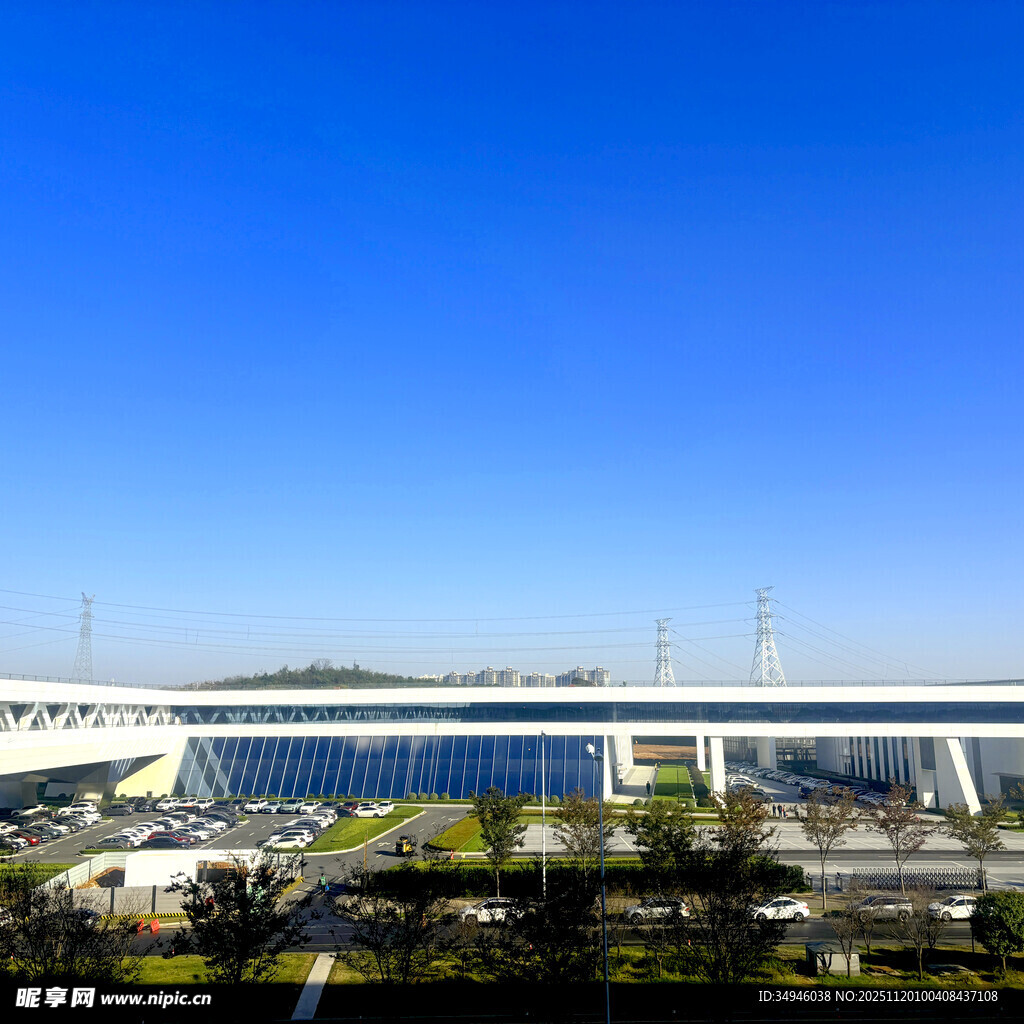 现代风格的大型建筑景观