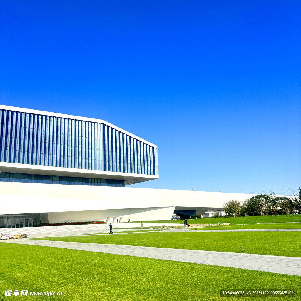 现代风格的宏伟建筑景观