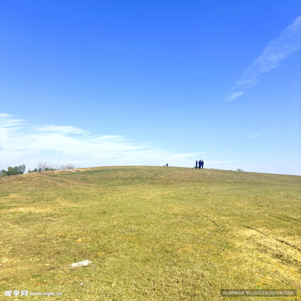 广袤草原蓝天美景