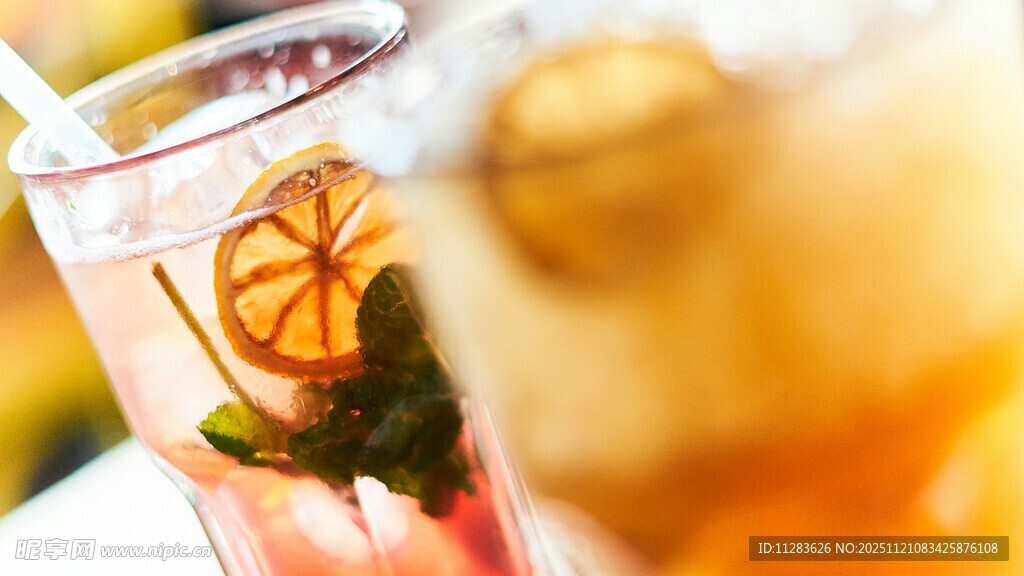 清新水果茶饮特写
