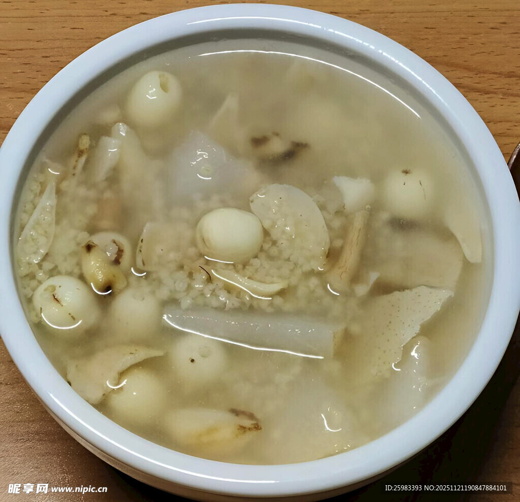 莲子银耳汤