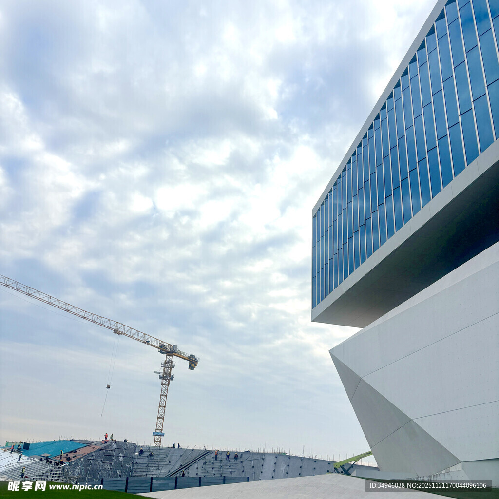 现代建筑施工现场图景