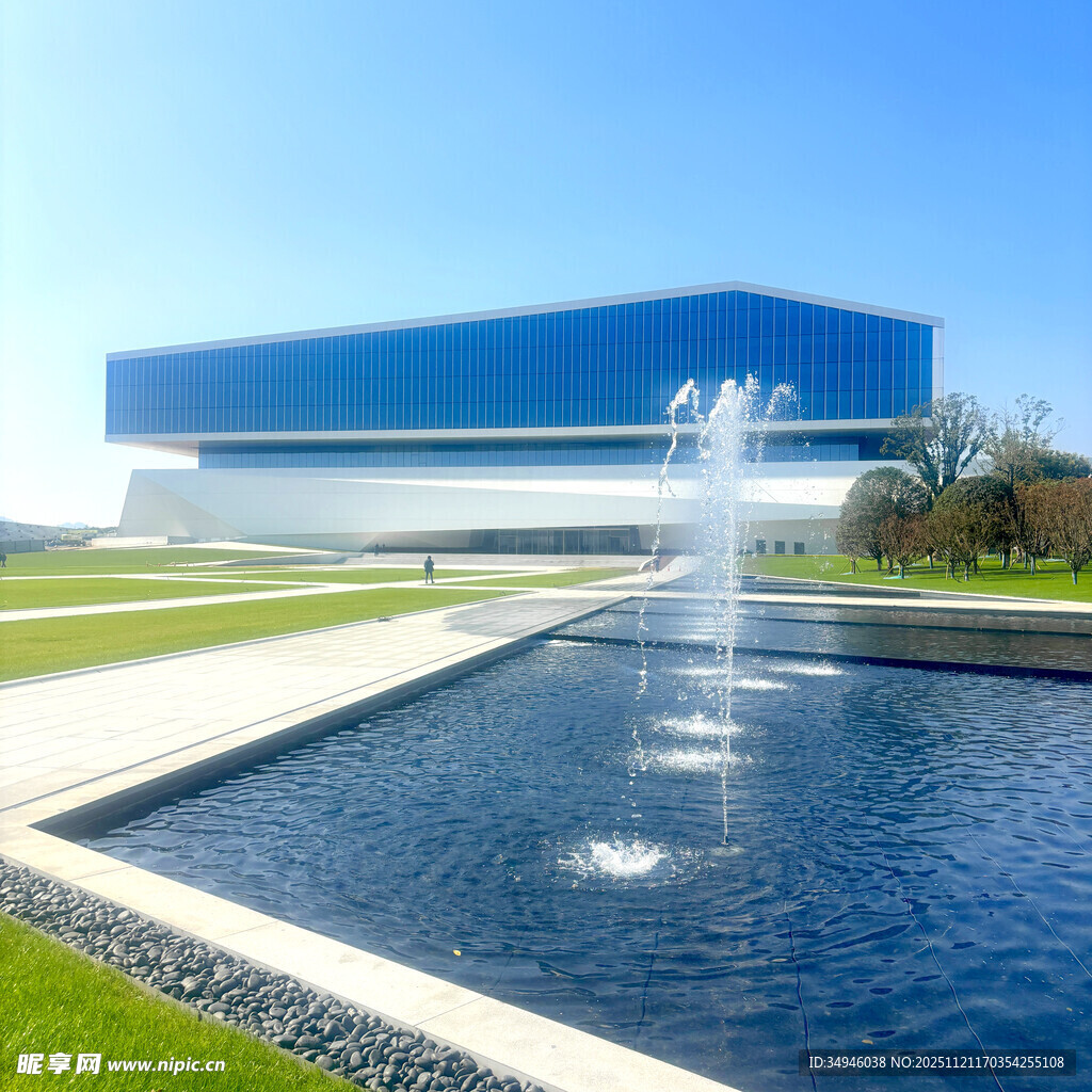 现代建筑前的喷泉景观