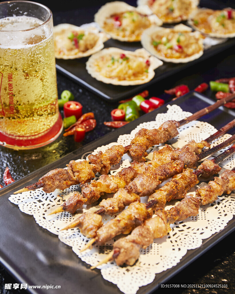 美味烧烤配清爽啤酒