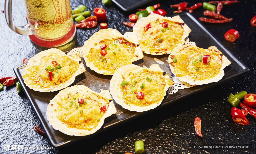 美味蒜蓉粉丝烤扇贝