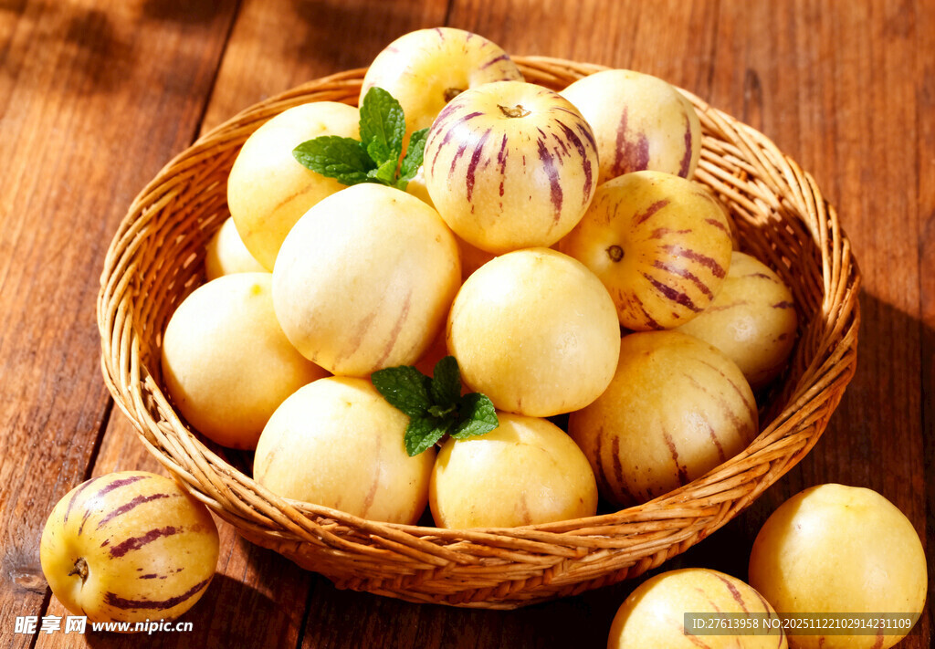 竹筐里的人参果