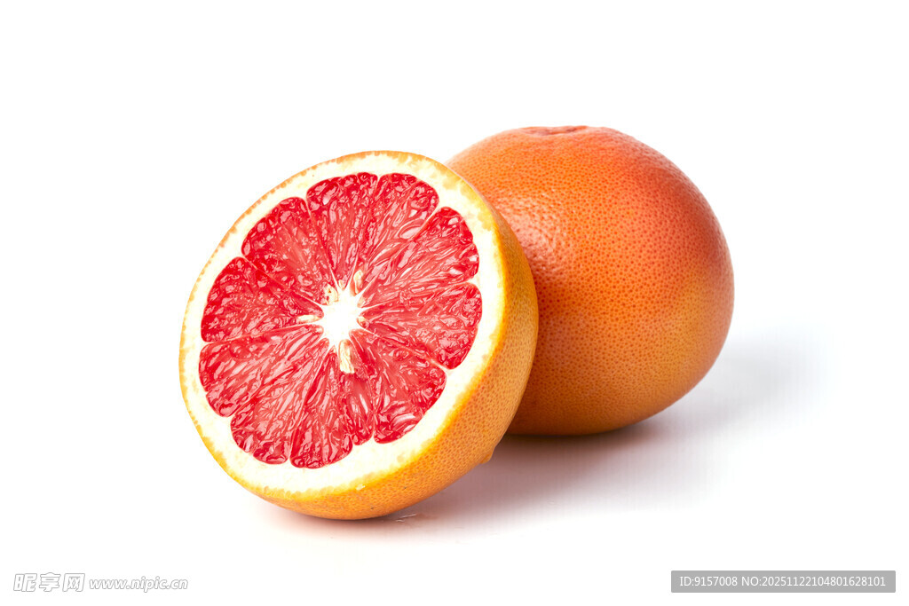 切开的新鲜西柚