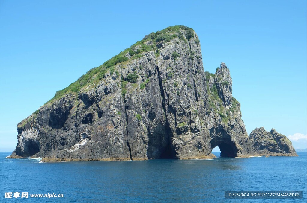 海中孤岩