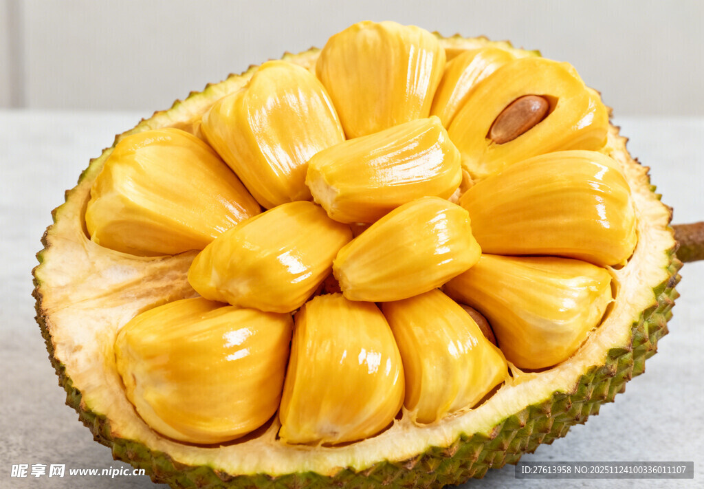 切开的菠萝蜜