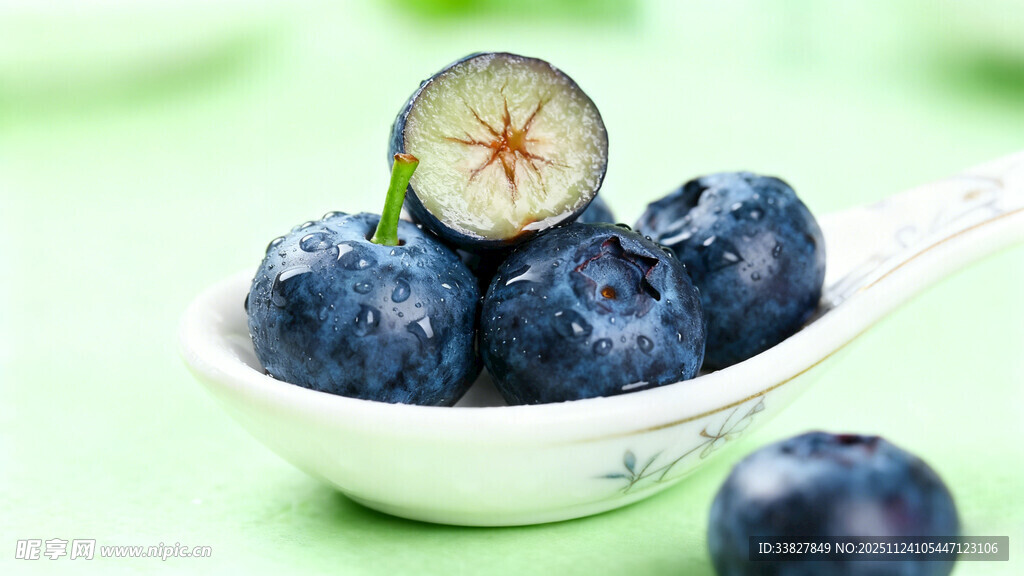 白勺盛蓝莓新鲜感满满