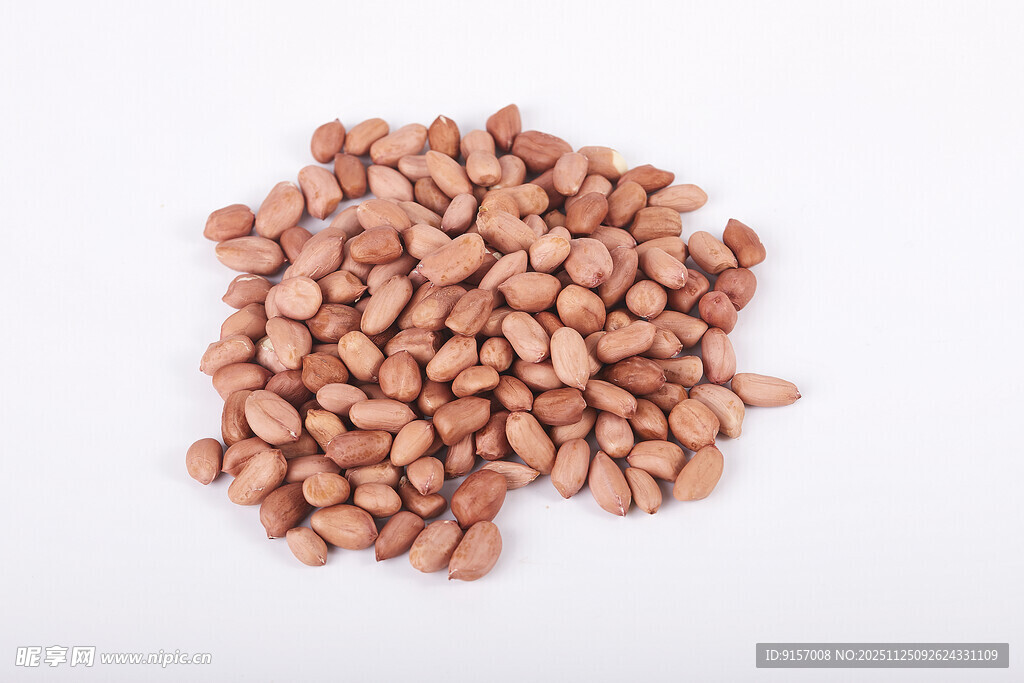 一堆棕色花生米特写