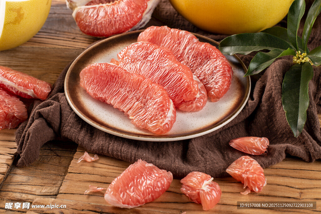 新鲜美味的红肉柚子果肉