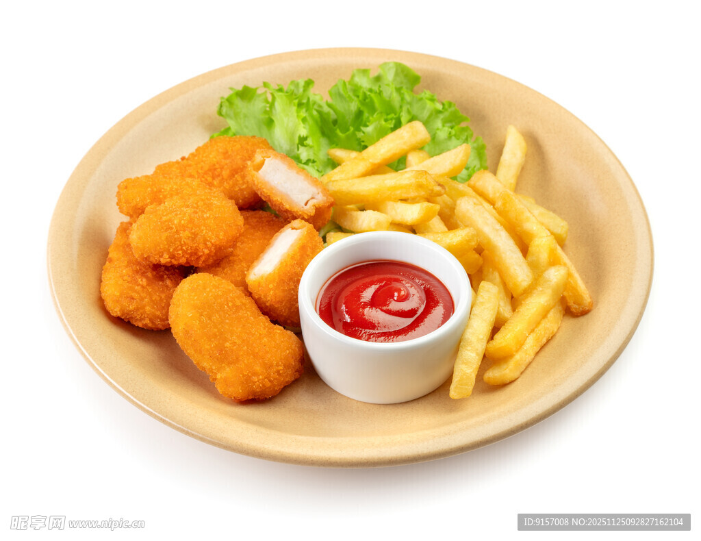 美味炸鸡配薯条与蘸酱