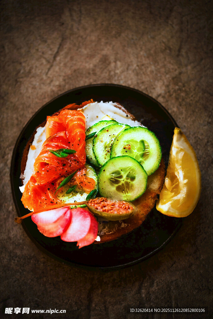 美味海鲜盖饭