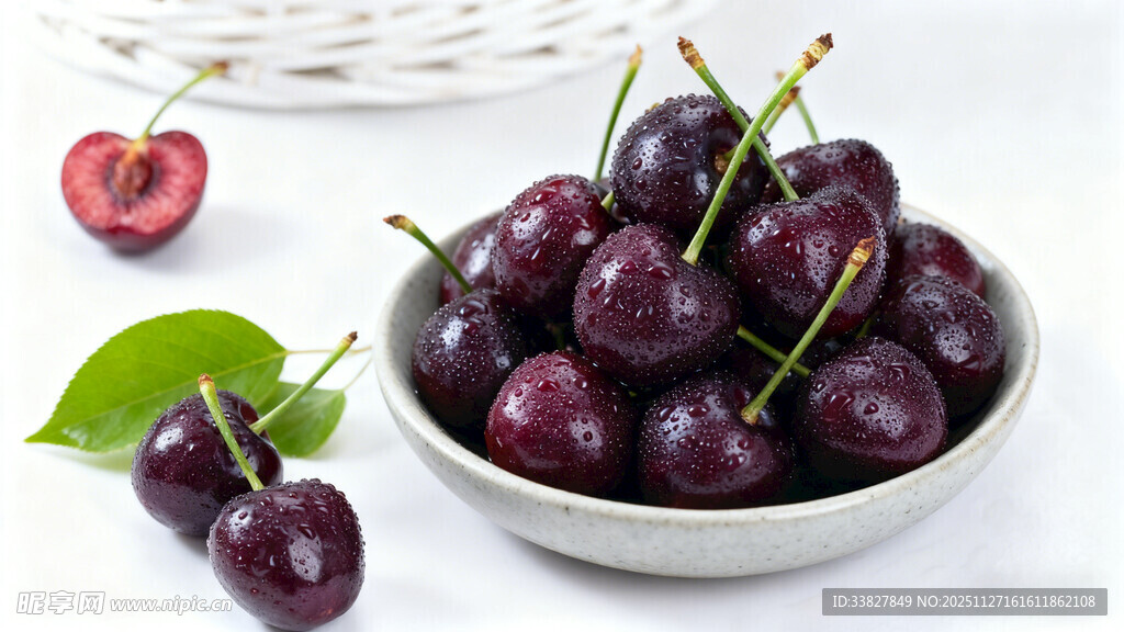 碗中紫樱桃  新鲜诱人