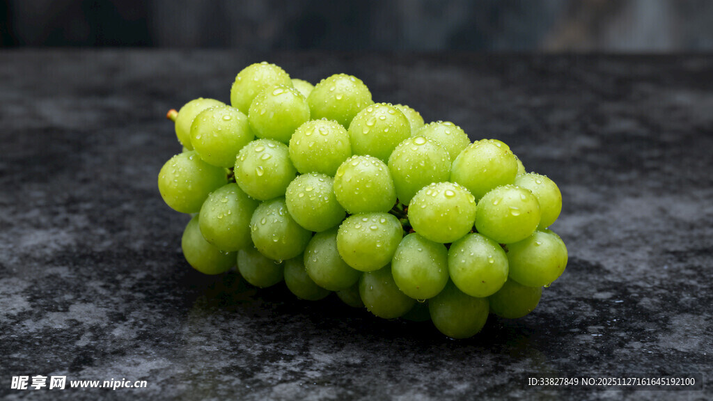 青葡萄特写
