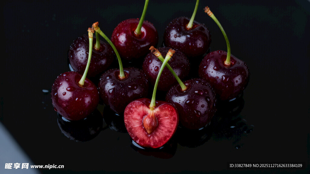 新鲜欲滴的诱人车厘子