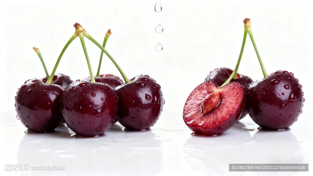 新鲜欲滴的多汁樱桃