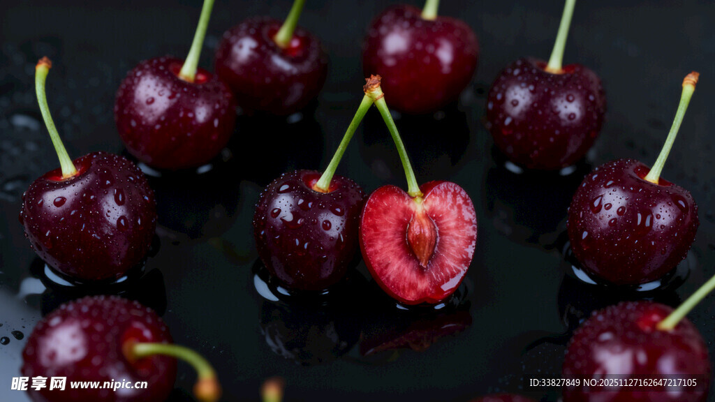 新鲜欲滴的诱人樱桃