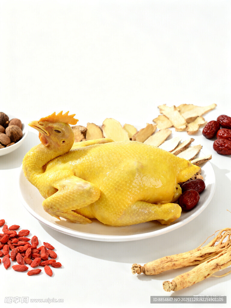 滋补食材与整只黄鸡搭配