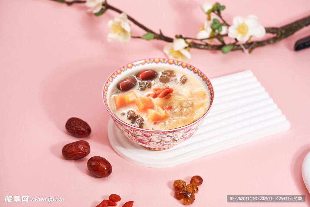 鲜银耳牛乳炖木瓜
