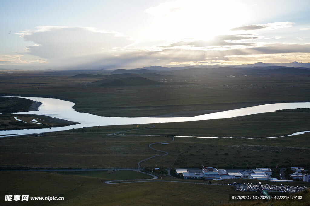 草原河流日落壮美景观