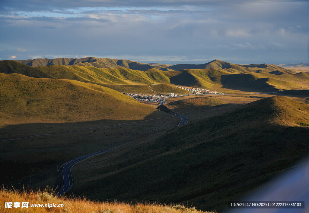 山间美景广袤开阔的风光