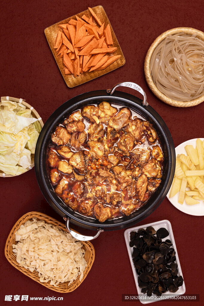 铁锅炖鸡肉