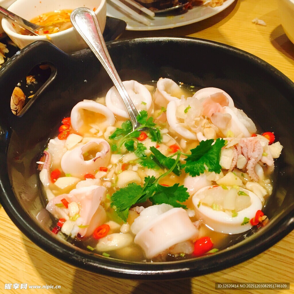 鲜香鱿鱼煲