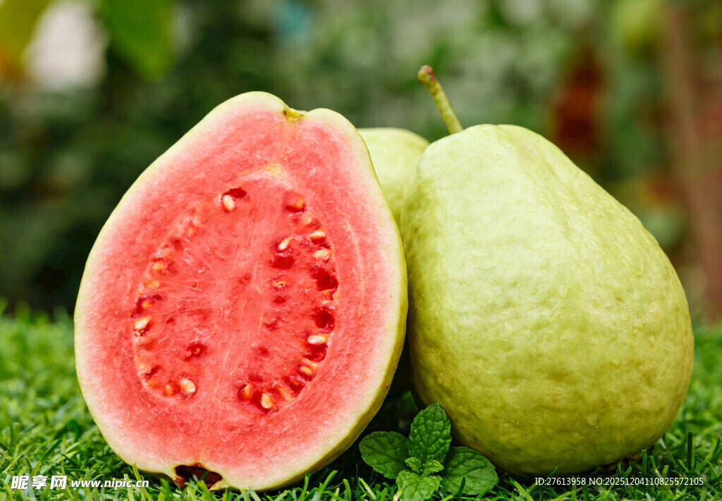 切开的红心芭乐