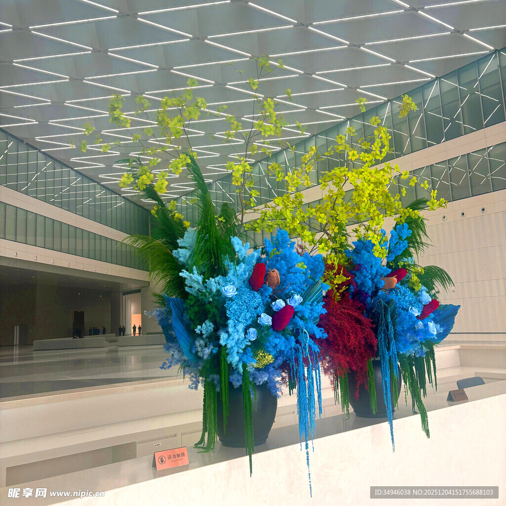 室内绚丽插花装饰